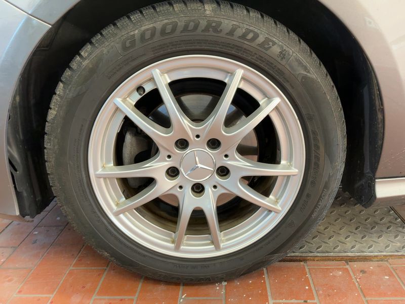 Mercedes-Benz A-Klasse A 180 CDI BlueEfficiency Urban 2012 – снимка 3