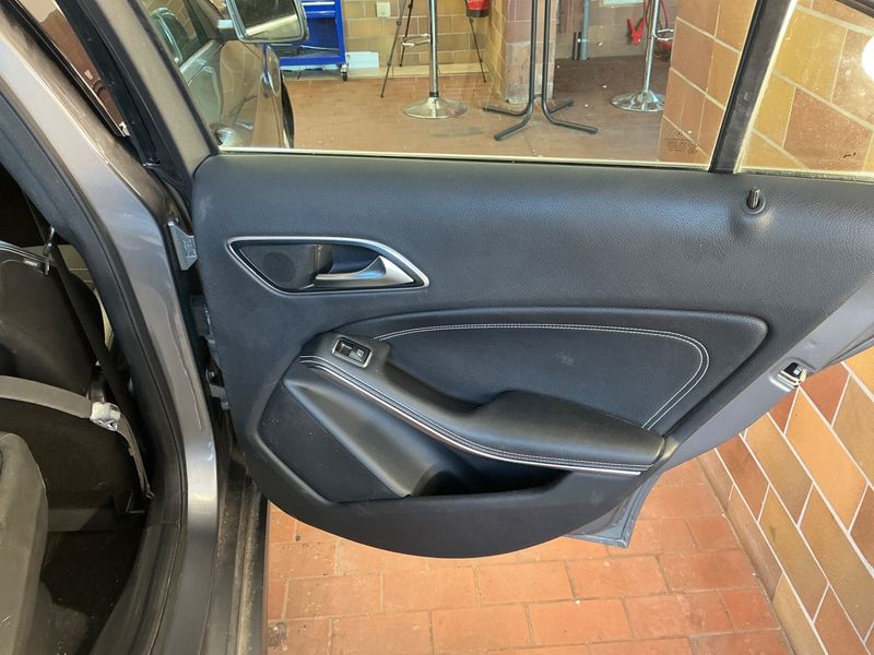 Mercedes-Benz A-Klasse A 180 CDI BlueEfficiency Urban 2012 – снимка 33
