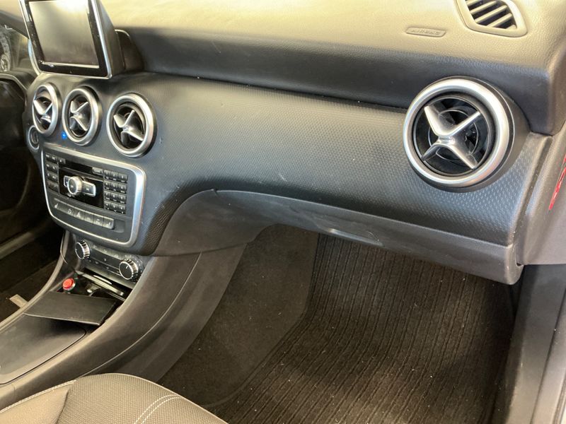 Mercedes-Benz A-Klasse A 180 CDI BlueEfficiency Urban 2012 – снимка 40