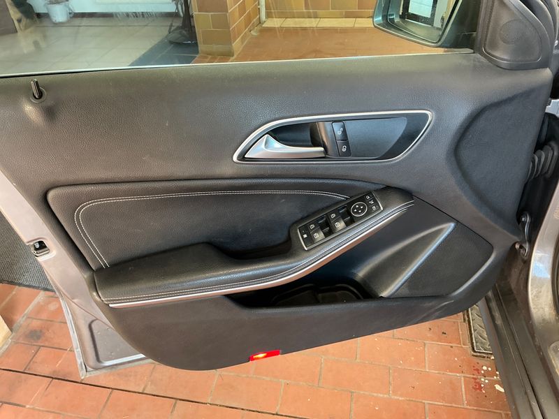 Mercedes-Benz A-Klasse A 180 CDI BlueEfficiency Urban 2012 – снимка 35
