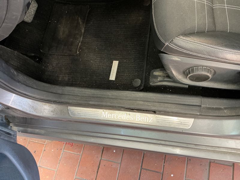 Mercedes-Benz A-Klasse A 180 CDI BlueEfficiency Urban 2012 – снимка 27