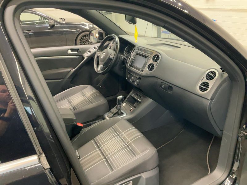 Volkswagen Tiguan 2.0 TDI Lounge Sport & Style 4Motion BlueMotion Tech 2015 – снимка 16