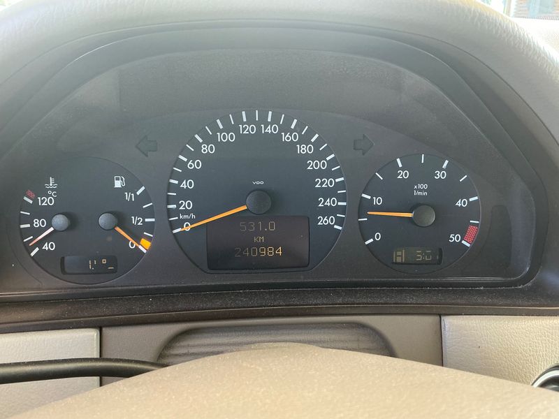 Mercedes-Benz E-Klasse E 320 CDI Elegance 2001 – снимка 4
