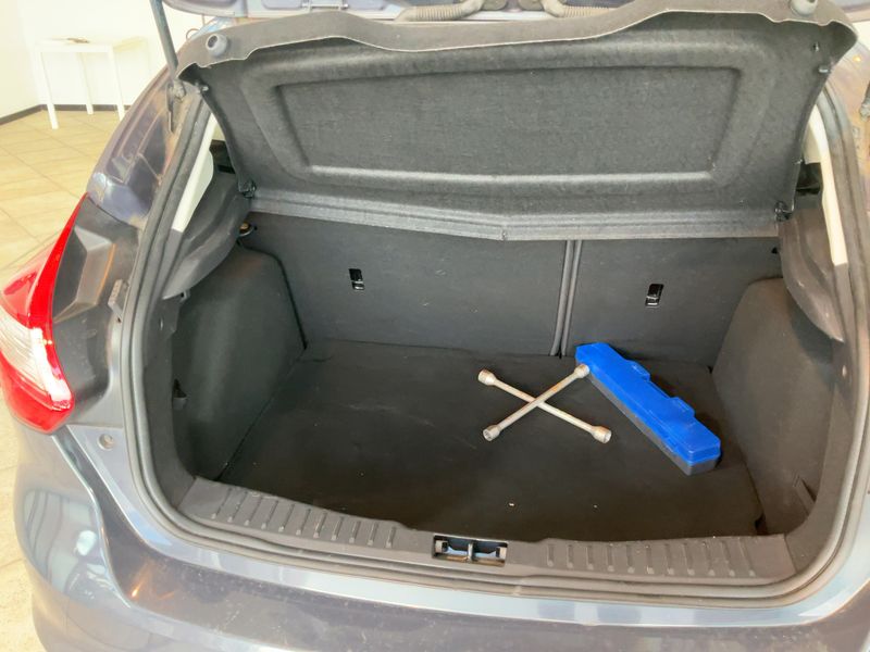 Ford Focus 1.6 TDCi Titanium 2012 – снимка 15
