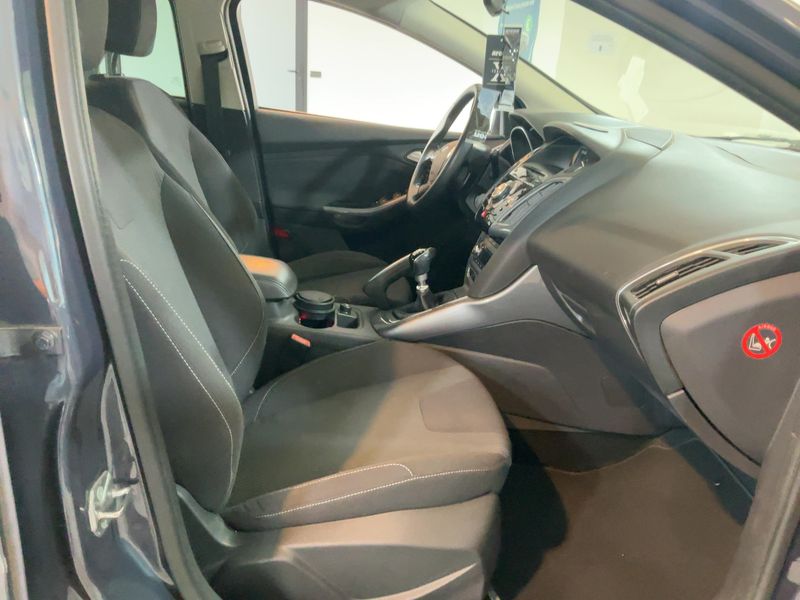 Ford Focus 1.6 TDCi Titanium 2012 – снимка 16