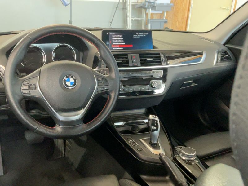 BMW 1er 116d Sport Line 2018 – снимка 17