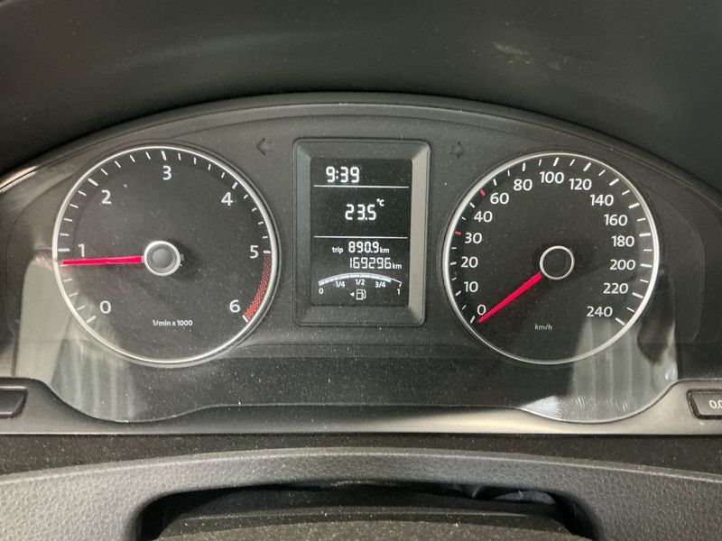 Volkswagen T5 Kombi 2.0 TDI 2011 – снимка 19