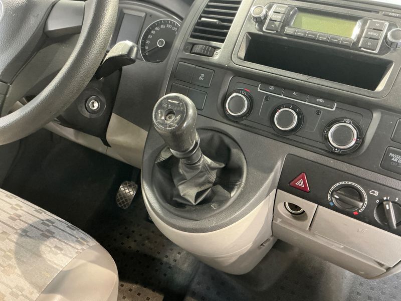 Volkswagen T5 Kombi 2.0 TDI 2011 – снимка 35