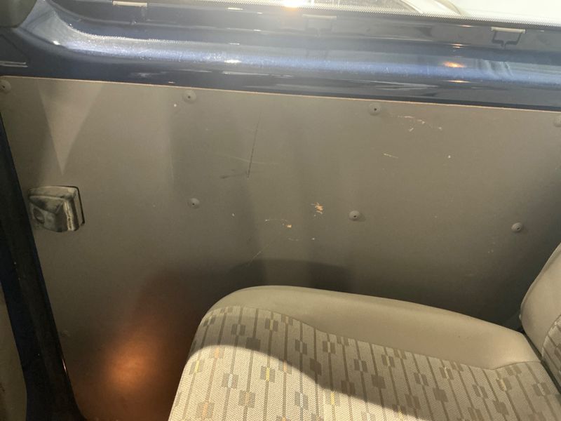 Volkswagen T5 Kombi 2.0 TDI 2011 – снимка 31