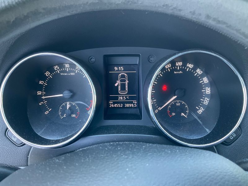 Skoda Yeti 1.6 TDI Active Greenline Outdoor 2015 – снимка 4