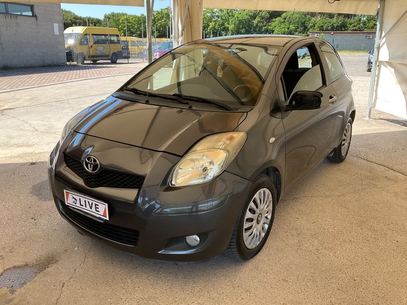 Toyota Yaris 1.0 VVT-i Sol 2011 – снимка 1