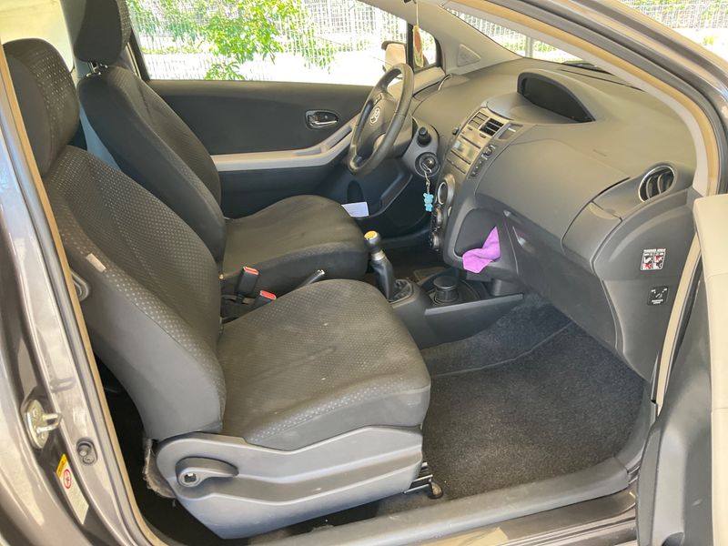 Toyota Yaris 1.0 VVT-i Sol 2011 – снимка 3