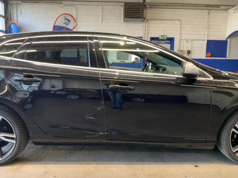 Volvo V40 2.0 T3 R-Design 2018 – снимка 10