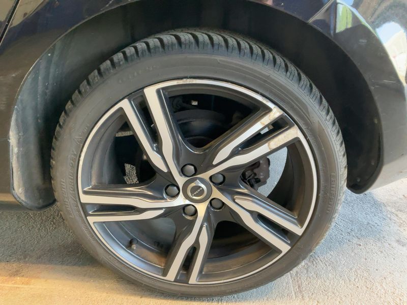 Volvo V40 2.0 T3 R-Design 2018 – снимка 5