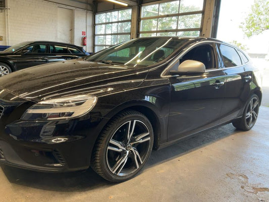 Volvo V40 2.0 T3 R-Design 2018 – снимка 2