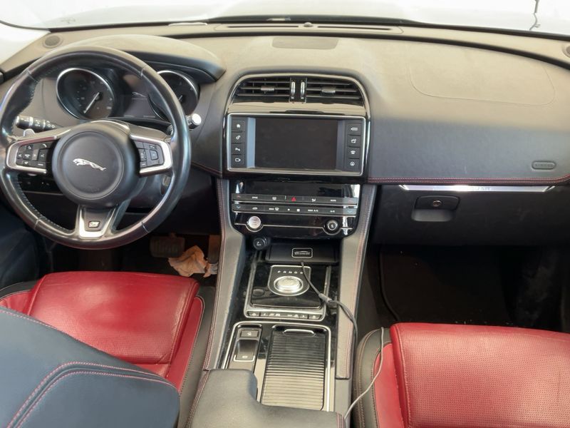 Jaguar F-Pace 20d R-Sport AWD 2018 – снимка 17