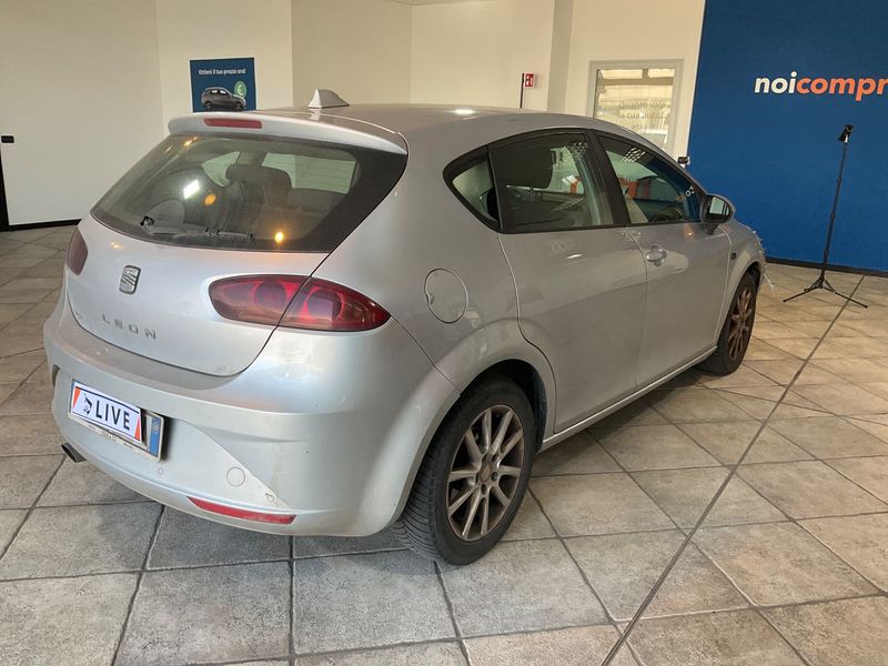 Seat Leon 1.6 TDI Stylance / Style 2010 – снимка 2