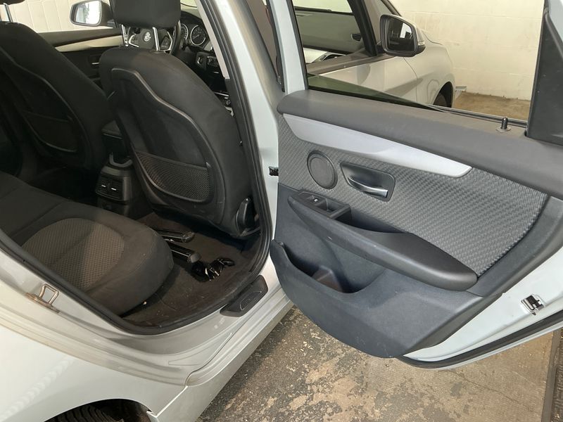 BMW 2er 218i Active Tourer Basis 2015 – снимка 24