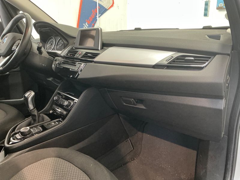BMW 2er 218i Active Tourer Basis 2015 – снимка 23