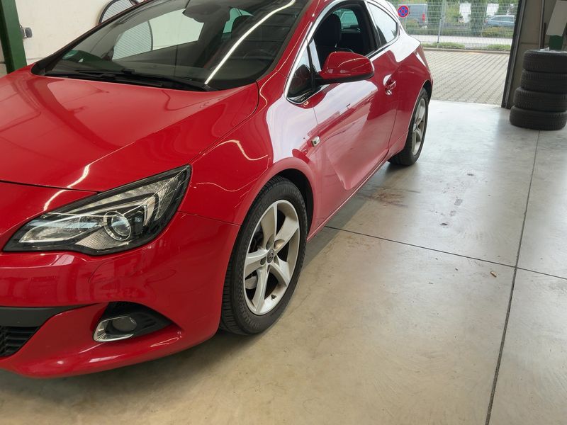 Opel Astra GTC 2.0 CDTI Biturbo BiTurbo 2014 – снимка 2