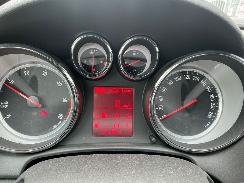 Opel Astra GTC 2.0 CDTI Biturbo BiTurbo 2014 – снимка 19