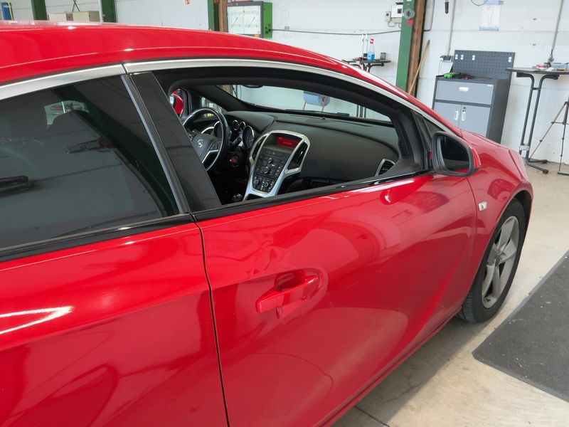 Opel Astra GTC 2.0 CDTI Biturbo BiTurbo 2014 – снимка 10