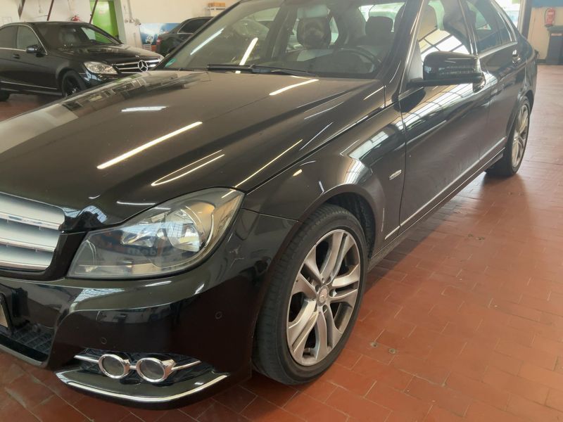 Mercedes-Benz C-Klasse C 180 CGI BlueEfficiency Avantgarde 2011 – снимка 2
