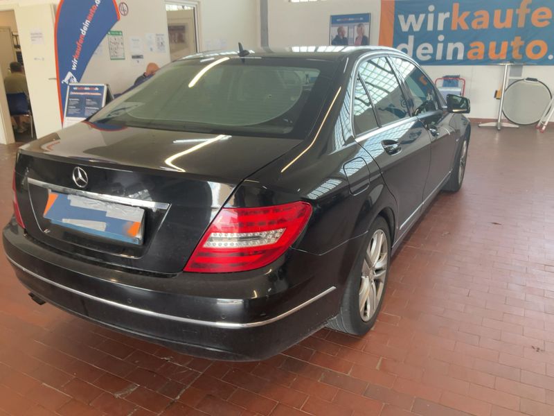 Mercedes-Benz C-Klasse C 180 CGI BlueEfficiency Avantgarde 2011 – снимка 8