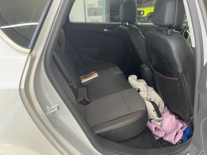 Opel Astra 1.4 Turbo Excellence 2014 – снимка 20