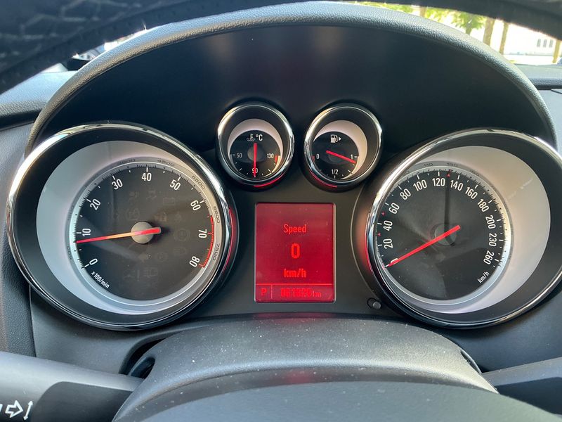 Opel Astra 1.4 Turbo Excellence 2014 – снимка 19