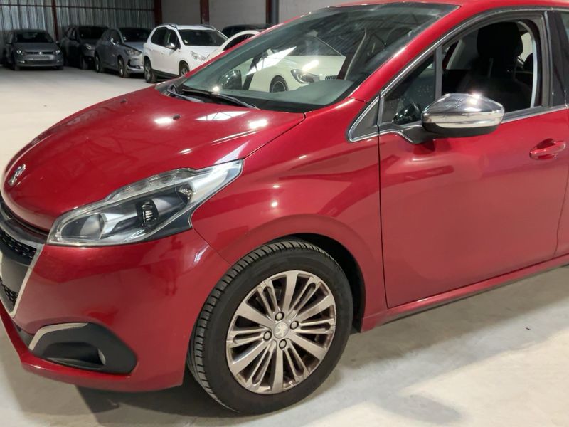 Peugeot 208 1.2 VTi Allure 2017 – снимка 2