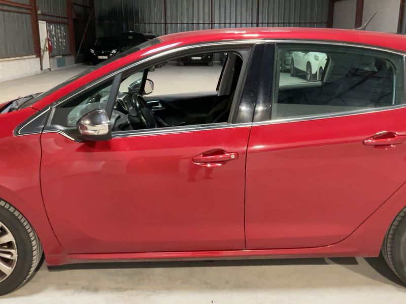 Peugeot 208 1.2 VTi Allure 2017 – снимка 4