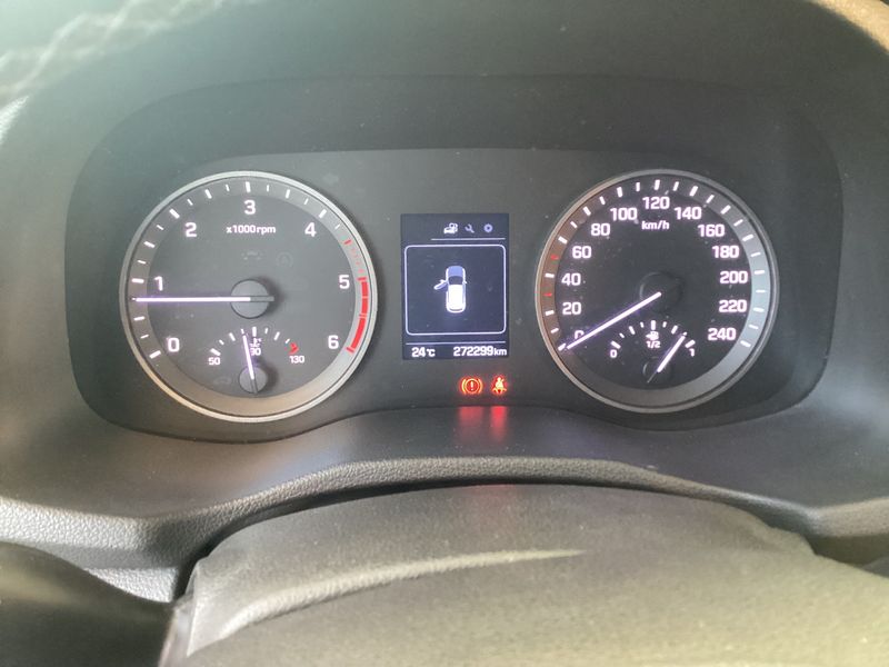 Hyundai Tucson 1.7 CRDi Essence BlueDrive 2WD 2016 – снимка 18