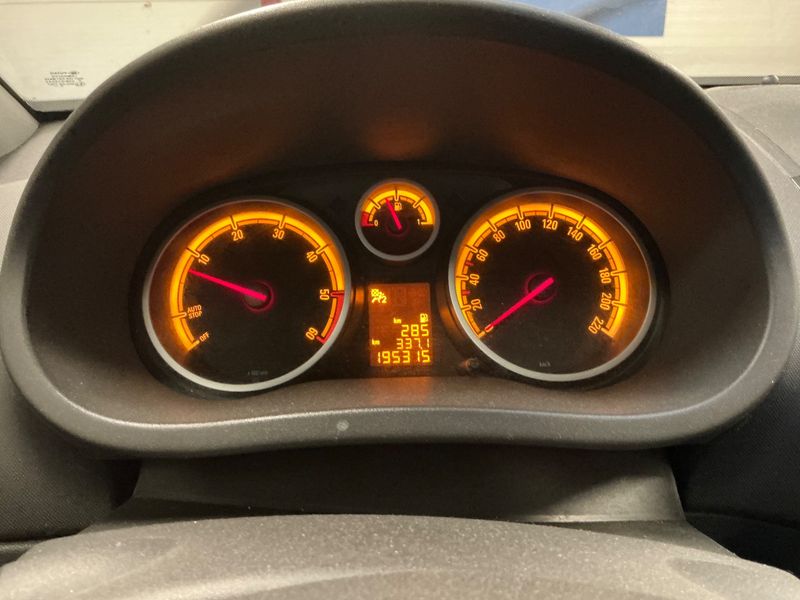 Opel Corsa 1.3 CDTI Edition "111 Jahre" 2011 – снимка 4