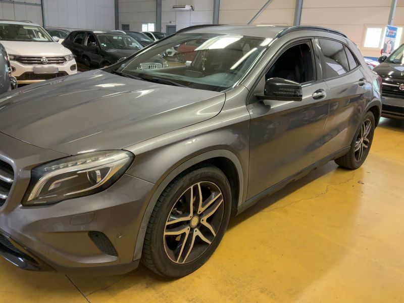 Mercedes-Benz GLA-Klasse GLA 220 d 4Matic 2014 – снимка 2