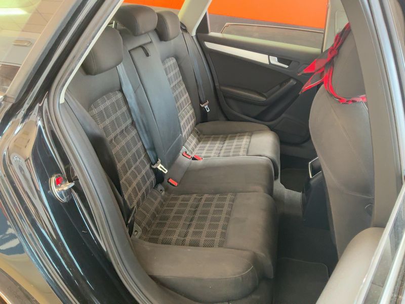Audi A4 2.0 TDI 2012 – снимка 14