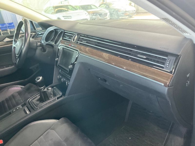 Volkswagen Passat 2.0 TDI Highline BlueMotion Tech 2016 – снимка 38