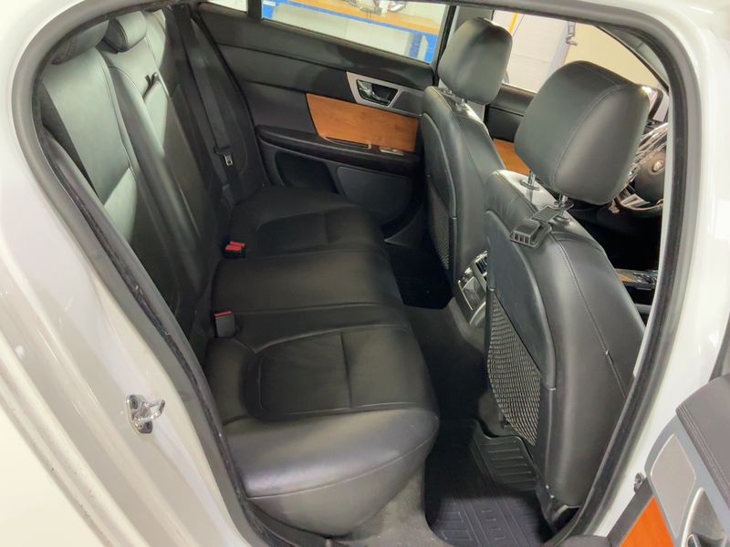 Jaguar XF 2.2 D 2014 – снимка 19