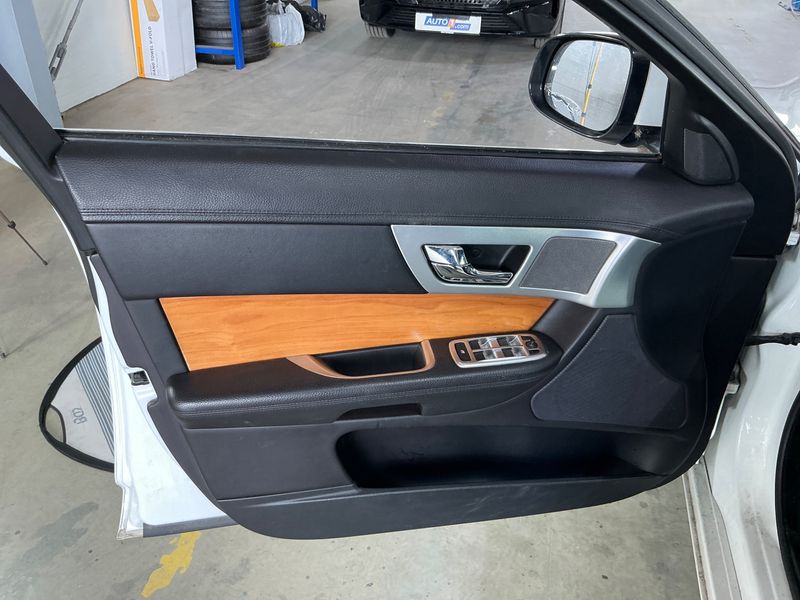Jaguar XF 2.2 D 2014 – снимка 27