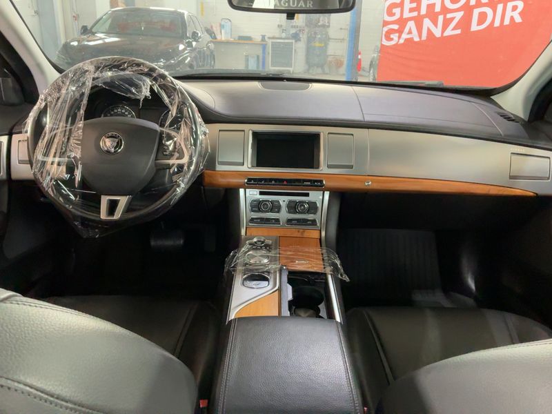 Jaguar XF 2.2 D 2014 – снимка 17