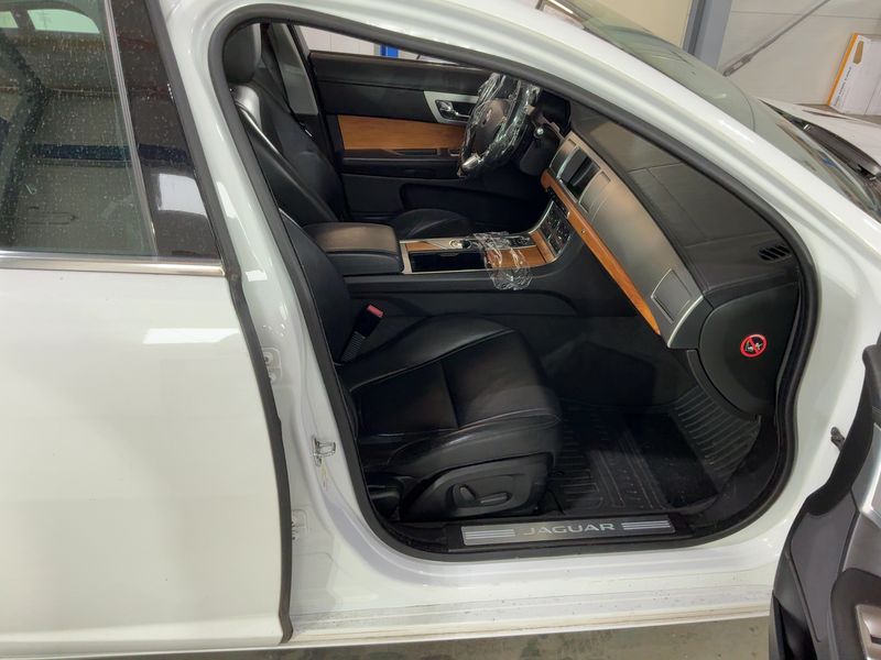 Jaguar XF 2.2 D 2014 – снимка 16