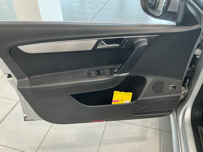 Volkswagen Passat 2.0 TDI Highline BlueMotion Tech 2013 – снимка 29