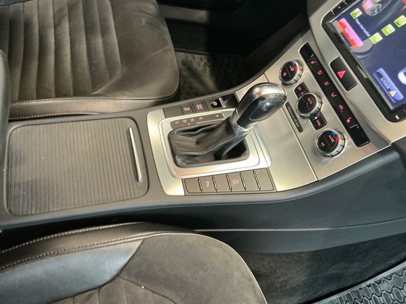 Volkswagen Passat 2.0 TDI Highline BlueMotion Tech 2013 – снимка 31