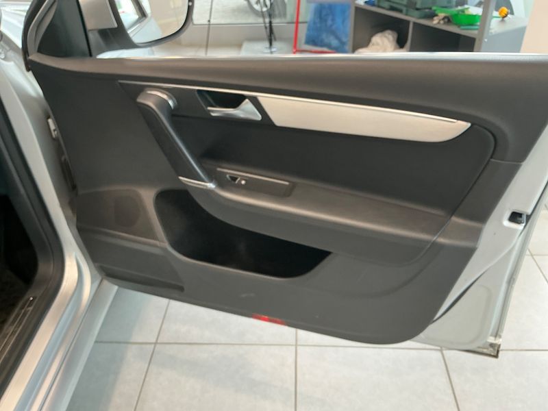 Volkswagen Passat 2.0 TDI Highline BlueMotion Tech 2013 – снимка 33