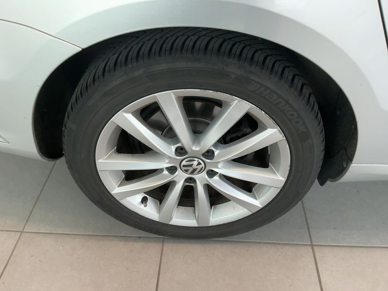 Volkswagen Passat 2.0 TDI Highline BlueMotion Tech 2013 – снимка 9