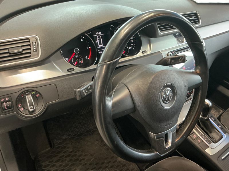 Volkswagen Passat 2.0 TDI Highline BlueMotion Tech 2013 – снимка 35