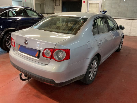 Volkswagen Jetta 1.9 TDI Comfortline 2009 – снимка 2