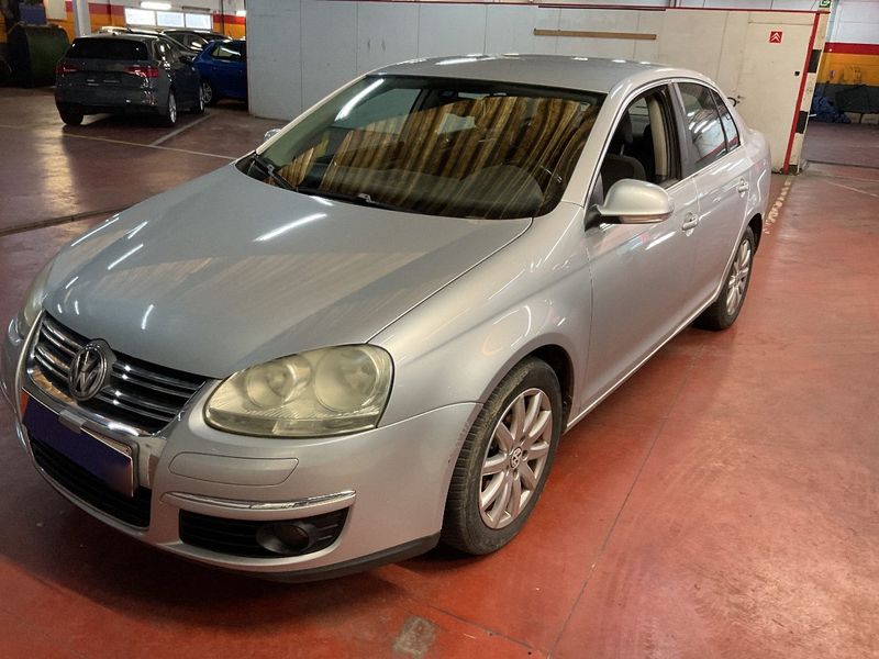 Volkswagen Jetta 1.9 TDI Comfortline 2009 – снимка 1
