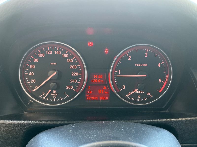 BMW X1 xDrive 18d Premiere 2011 – снимка 18