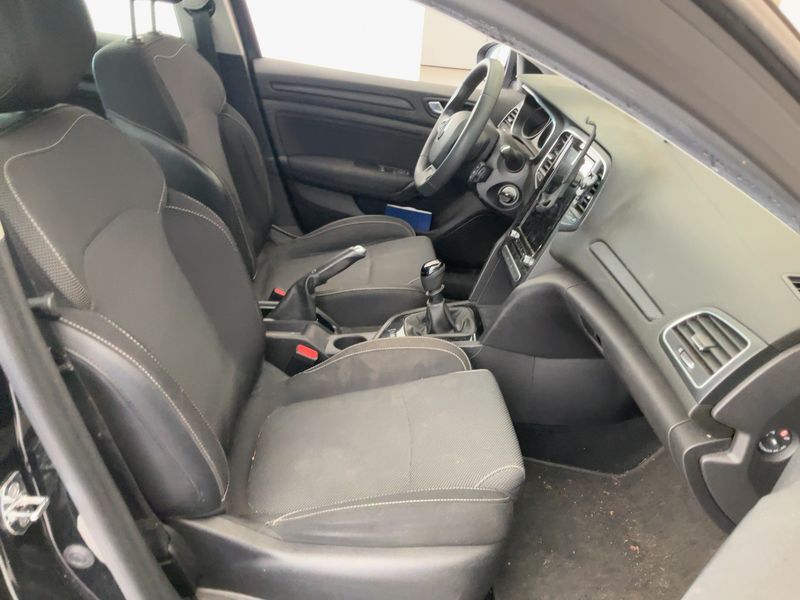 Renault Megane 1.3 TCe Life 2019 – снимка 16